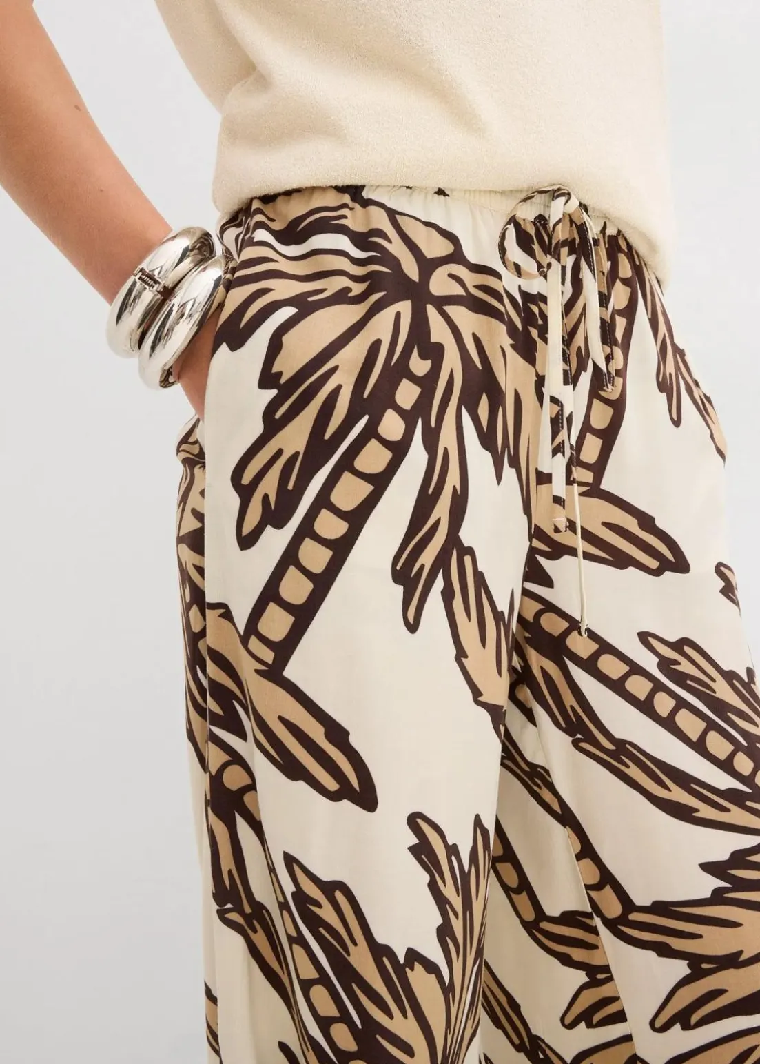 Marlenehose aus fließender Viskose