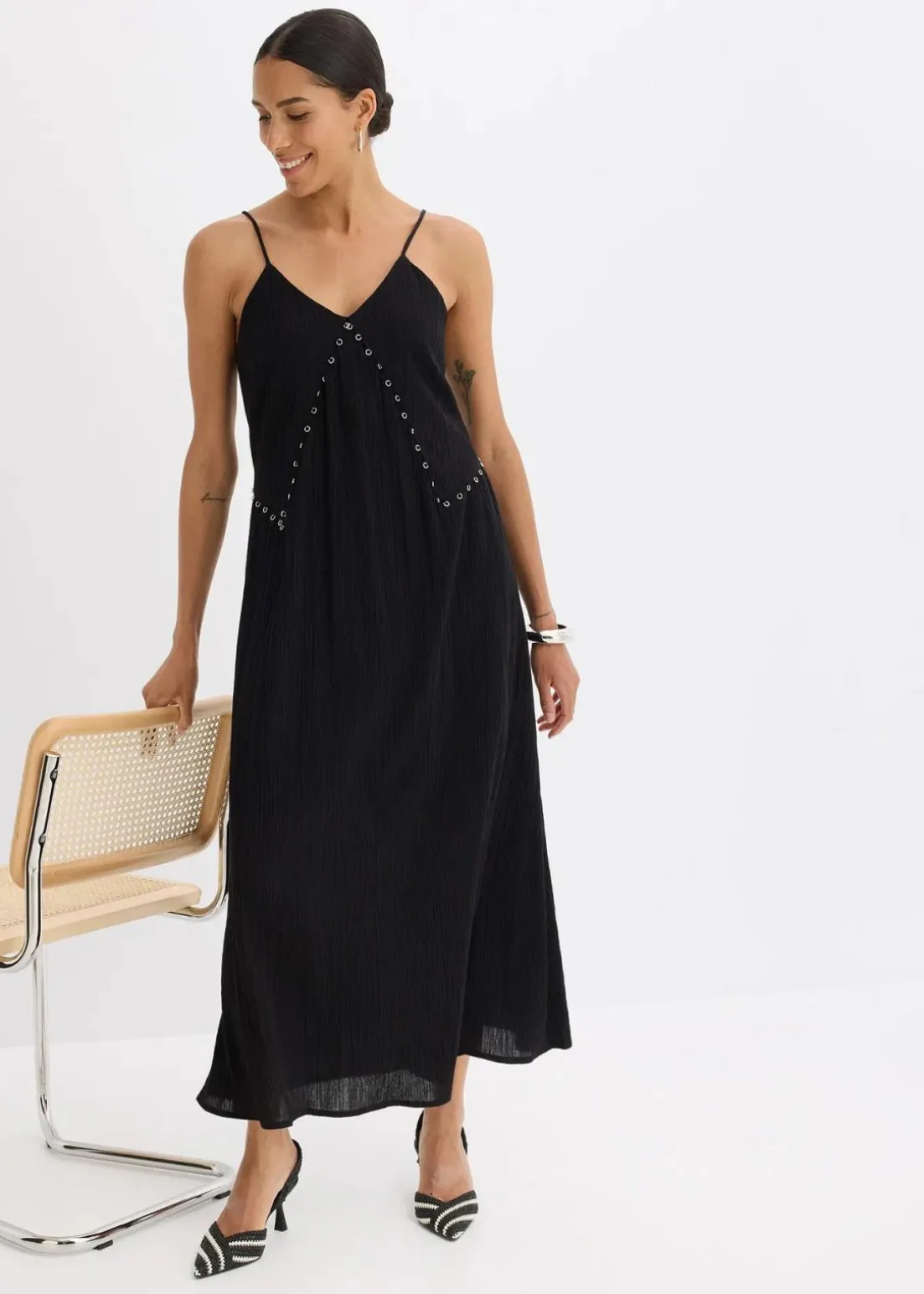 Maxikleid mit Ösen-Verzierung