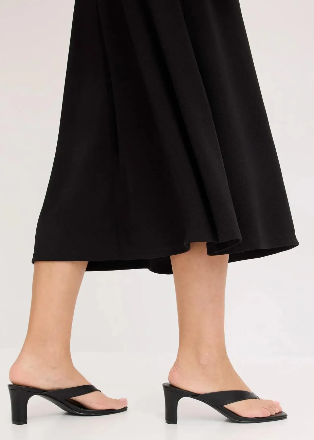 Midikleid mit dekorativem Metall-Detail