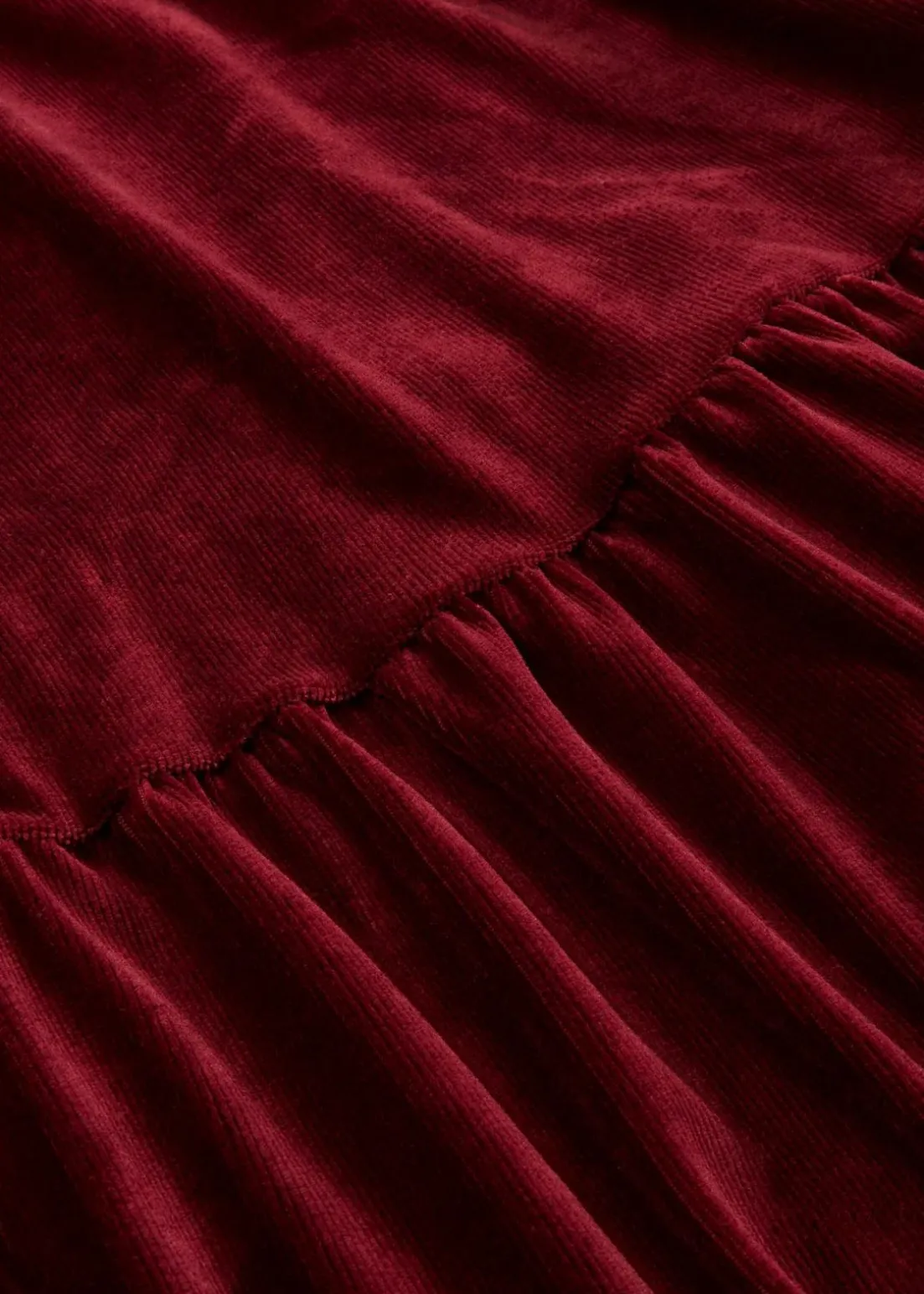 Minikleid aus elastischen Samt