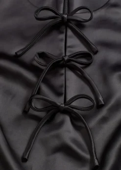 Minikleid aus glänzendem Satin