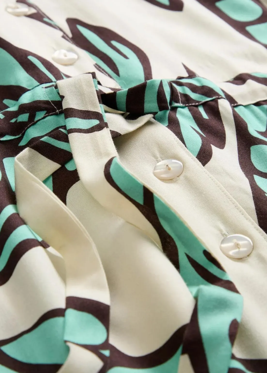 Minikleid mit Kimono-Ärmeln aus fließender Viskose