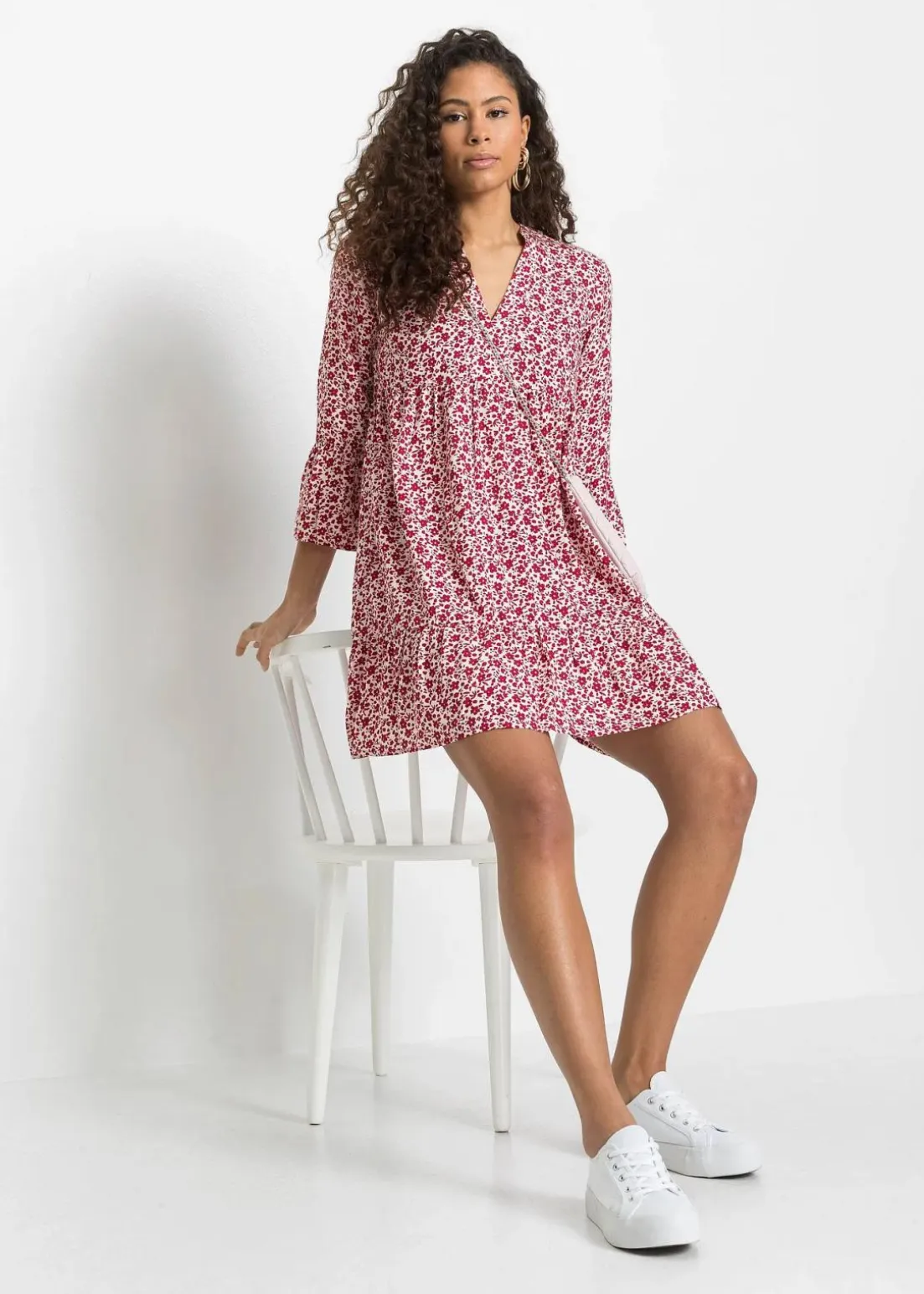 Minikleid mit Volants aus fließender Viskose