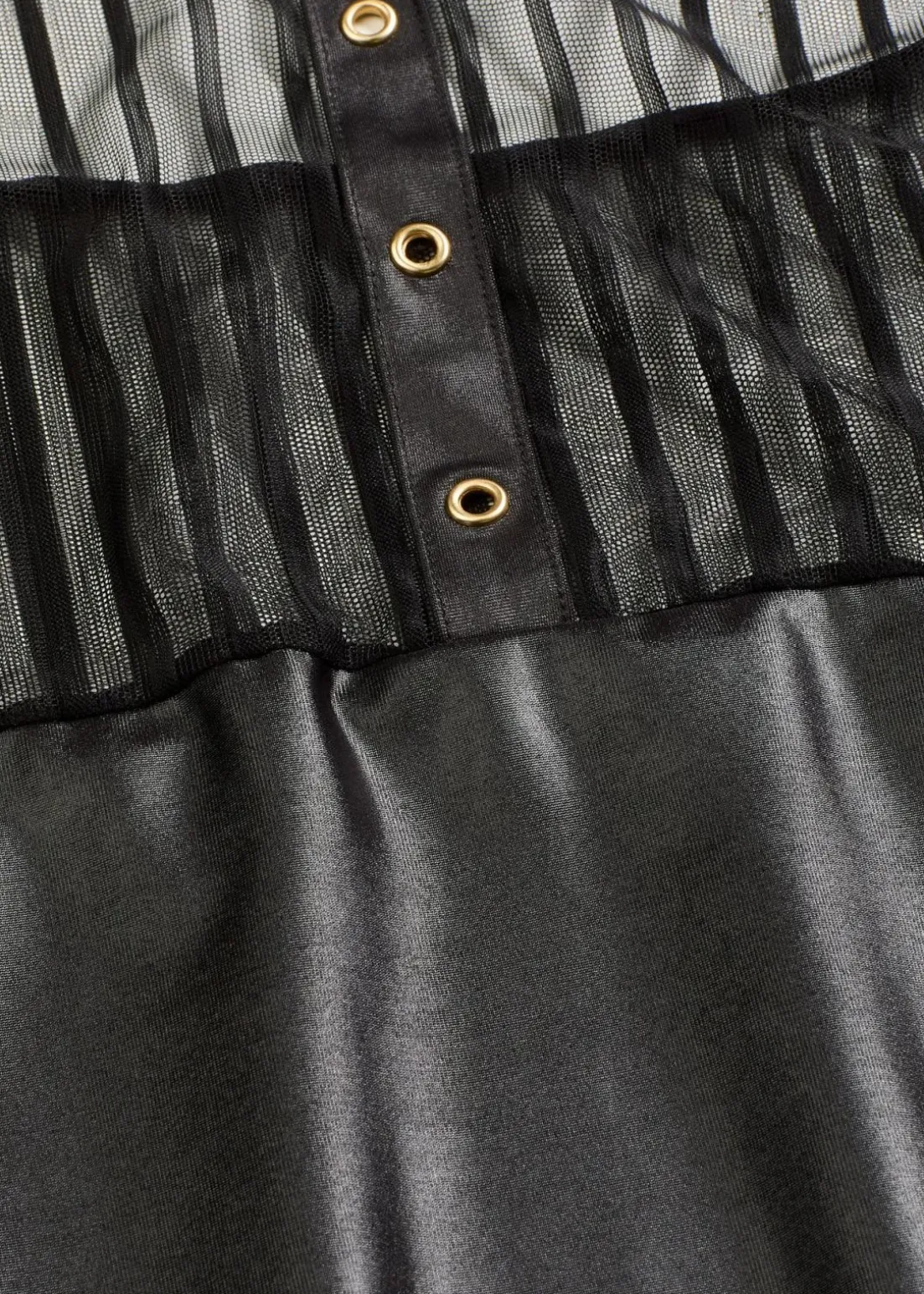 Neckholderkleid mit Wetlook