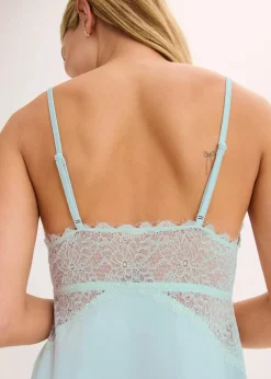 Negligé mit glänzendem Material