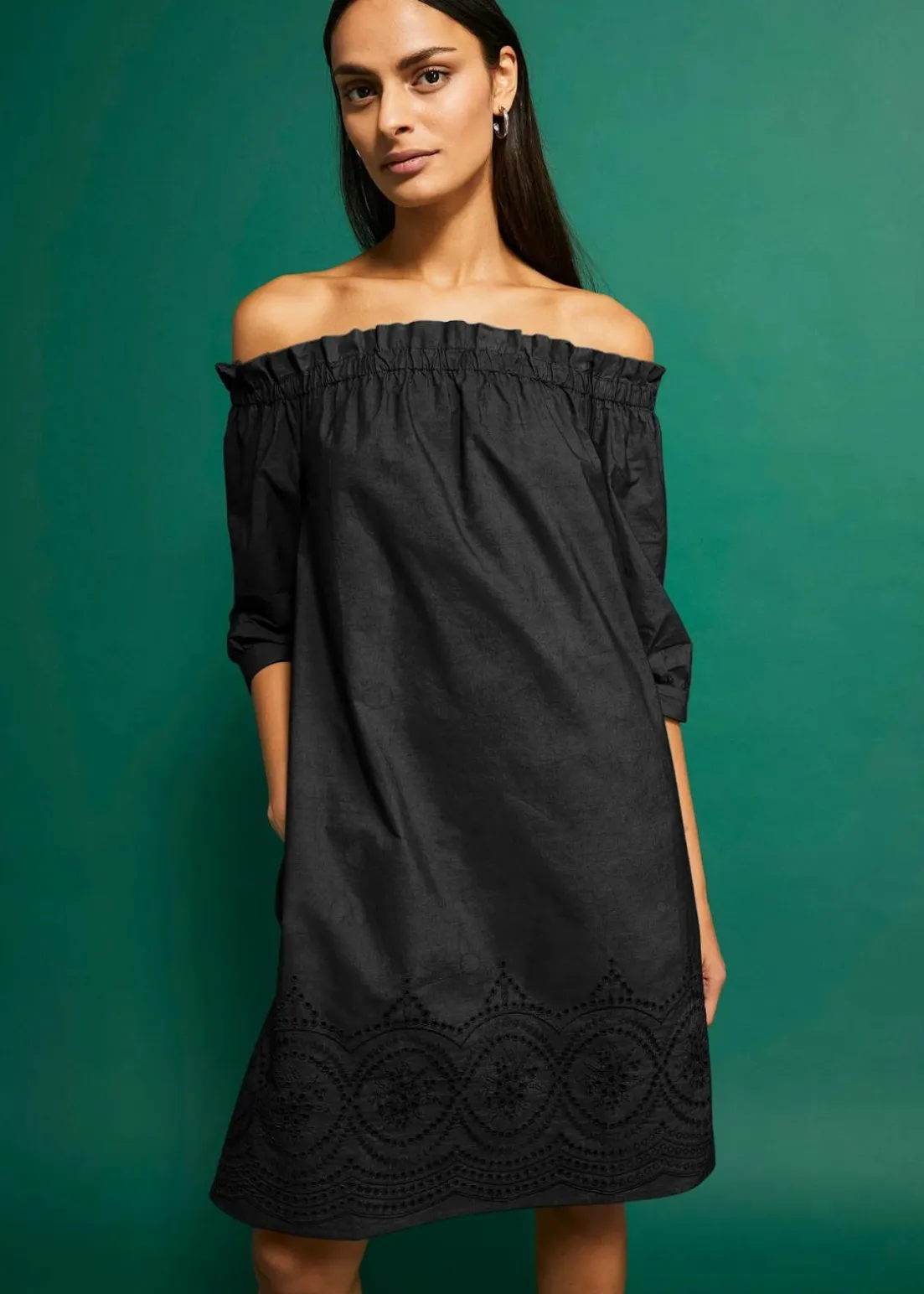 Off-Shoulder-Kleid aus reiner Baumwolle mit Lochstickerei