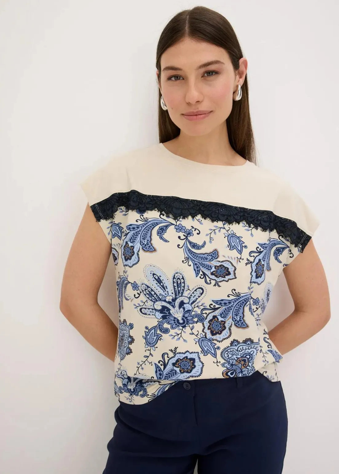 Oversize Shirt mit Spitzenband