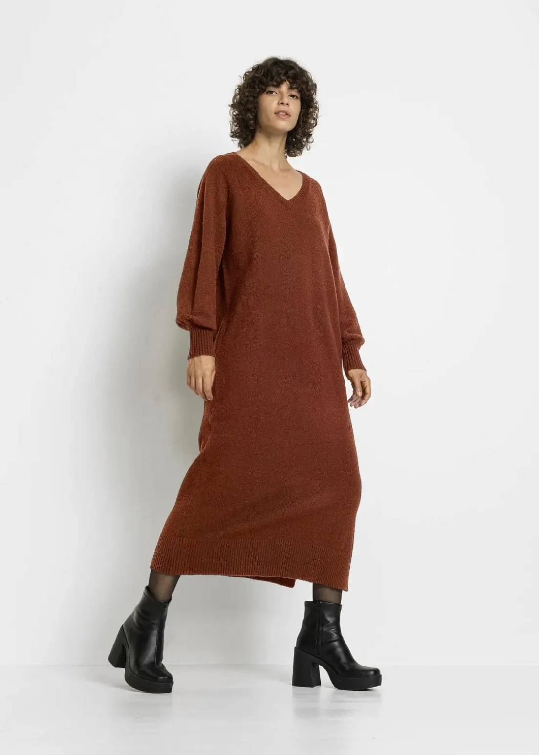 Oversized Strickkleid in Midilänge