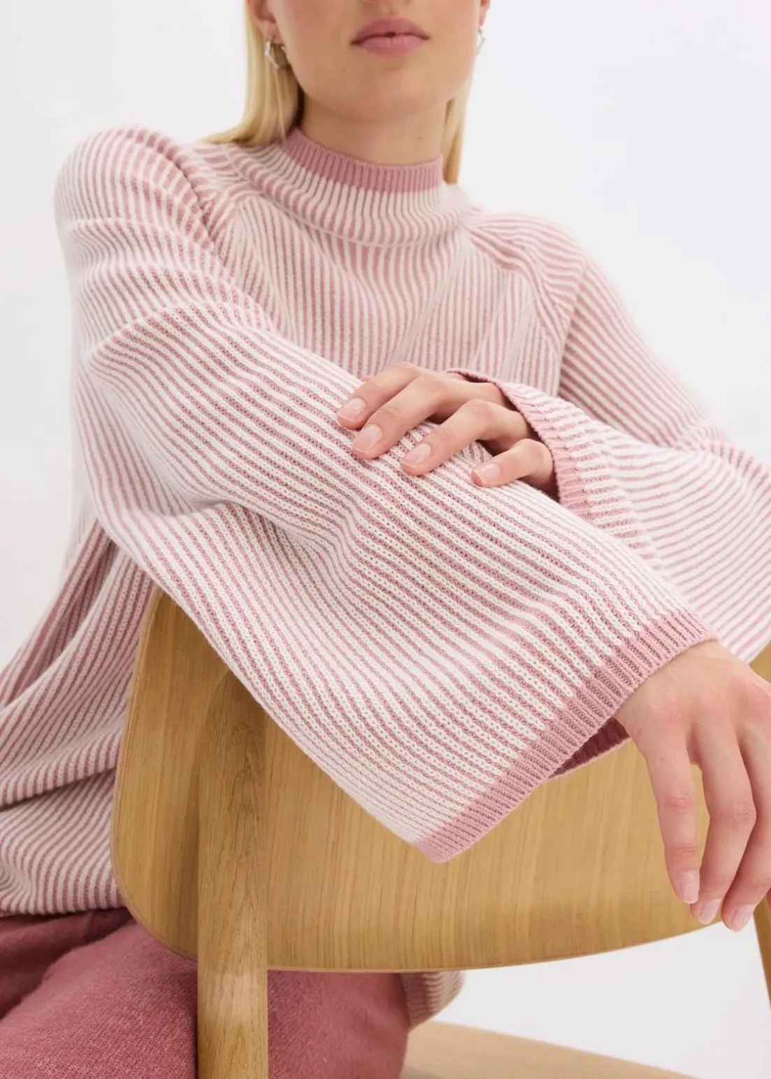 Oversize-Pullover mit Stehkragen