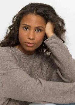 Oversize-Pullover mit Zopfmuster