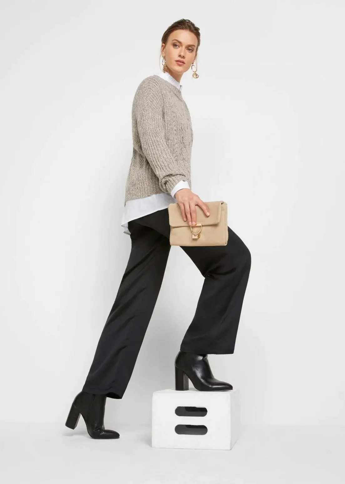 Oversize-Pullover mit Zopfmuster