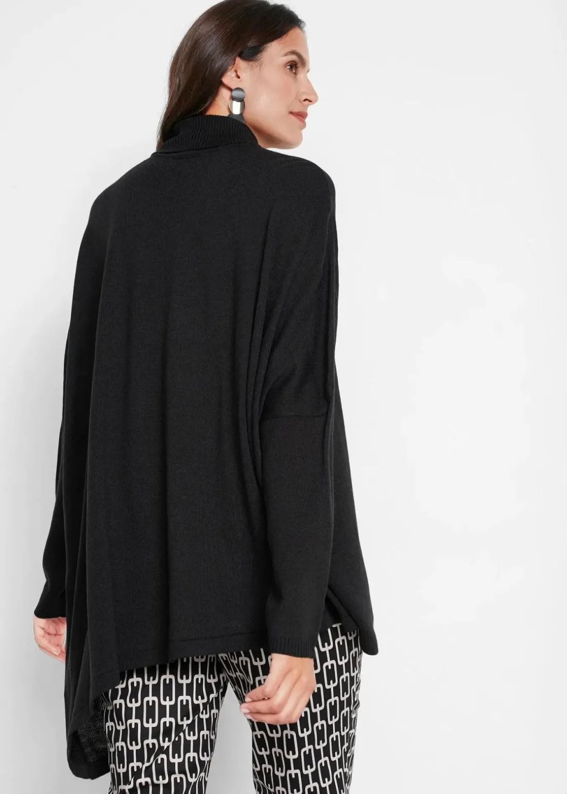Poncho-Rollkragenpullover mit asymmetrischem Schnitt