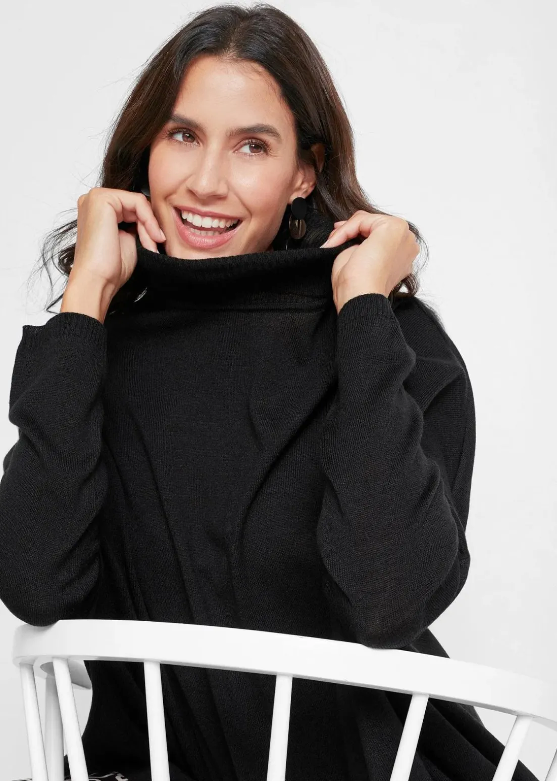 Poncho-Rollkragenpullover mit asymmetrischem Schnitt