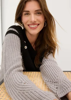 Pullover mit Knöpfen