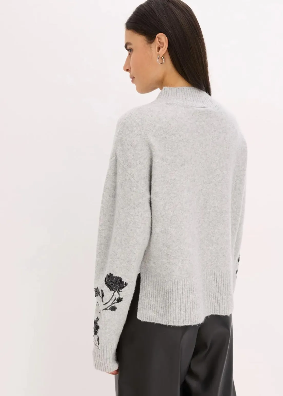 Pullover mit Pailettenstickerei