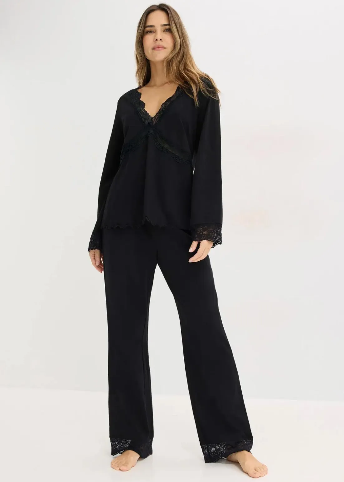 Pyjama mit Spitzenbesatz