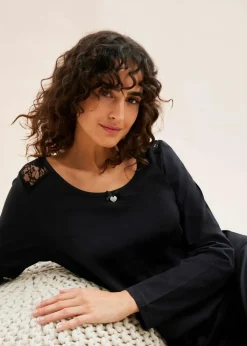 Pyjama mit zarter Spitze