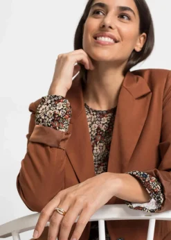 Ring veredelt mit Glaskristallen