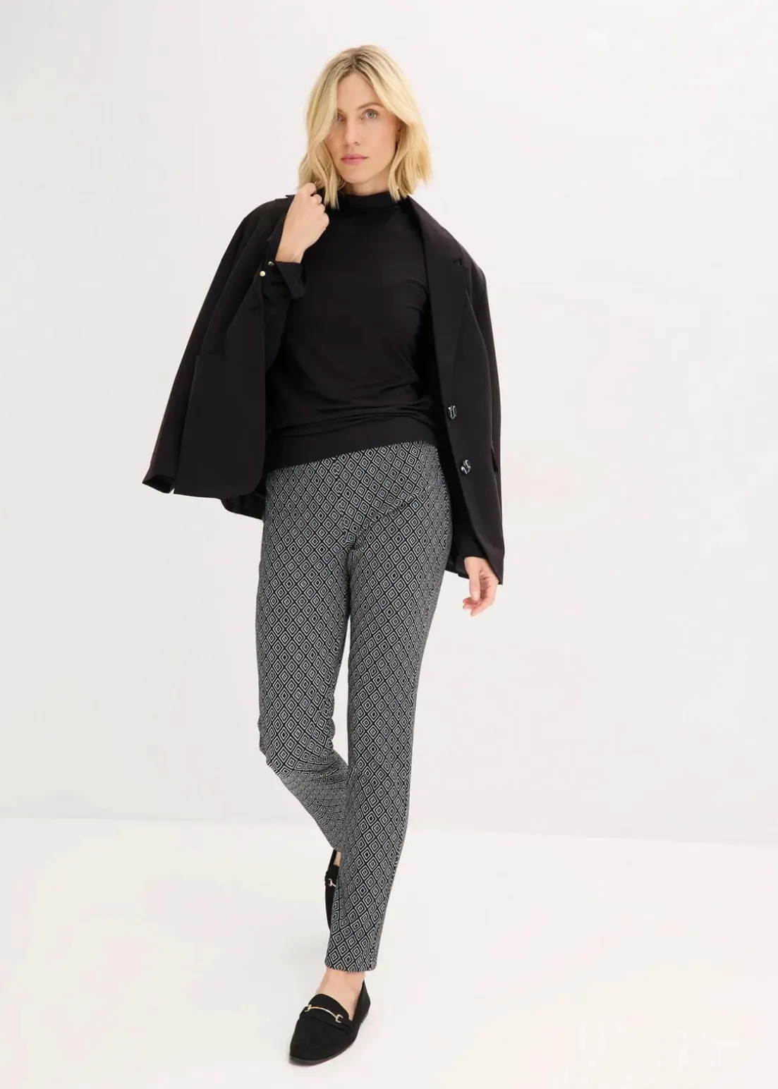 Rollkragenshirt mit dekorativen Knöpfen