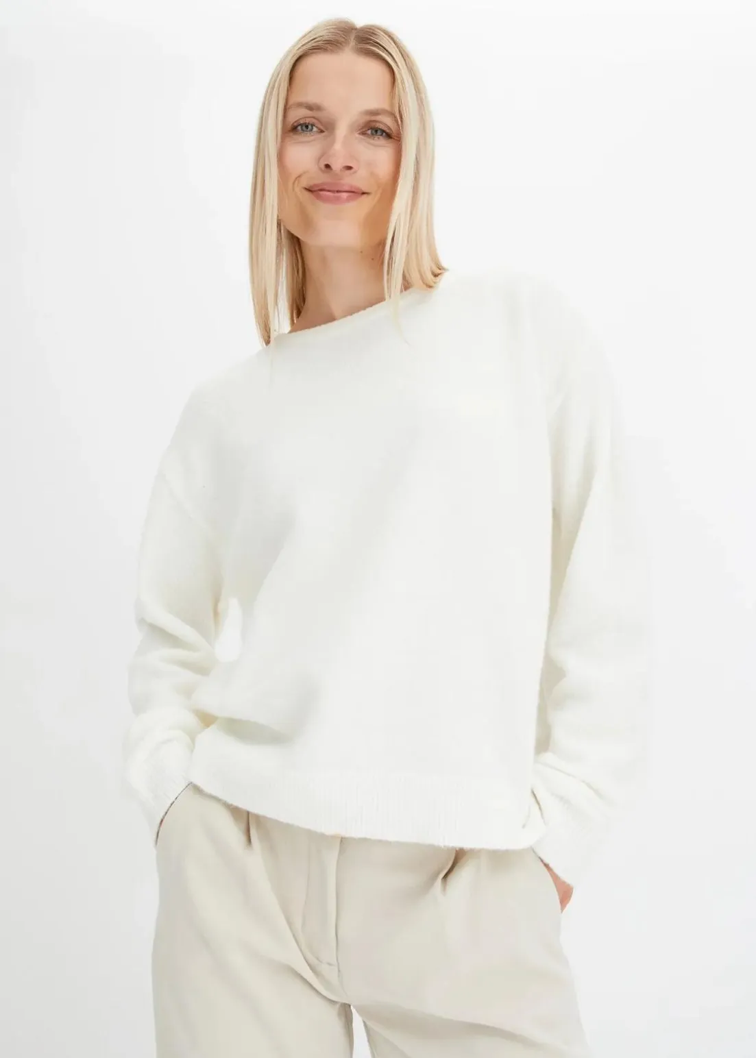 Rundhalspullover mit überschnittener Schulter