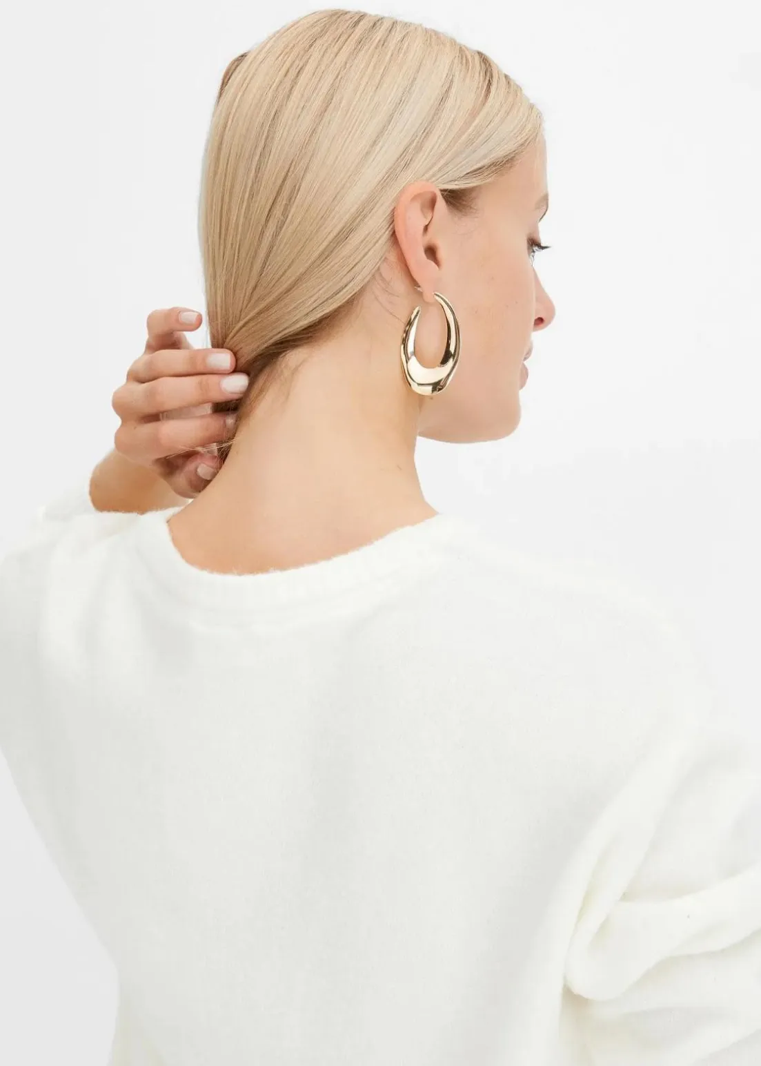 Rundhalspullover mit überschnittener Schulter