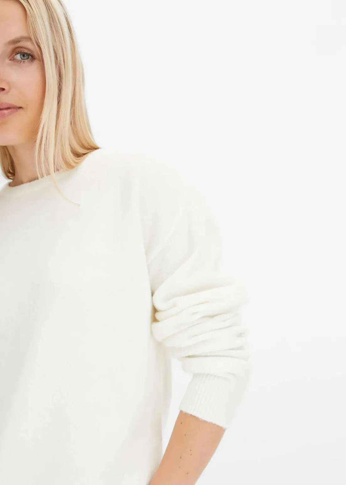 Rundhalspullover mit überschnittener Schulter