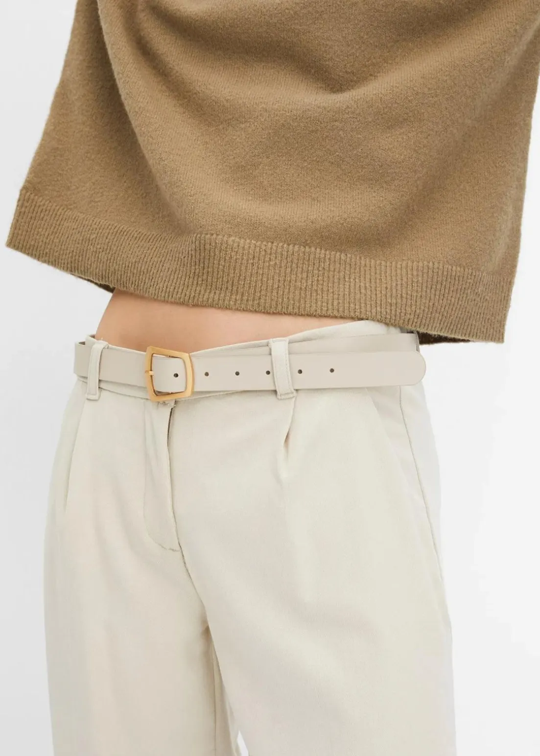 Rundhalspullover mit überschnittener Schulter