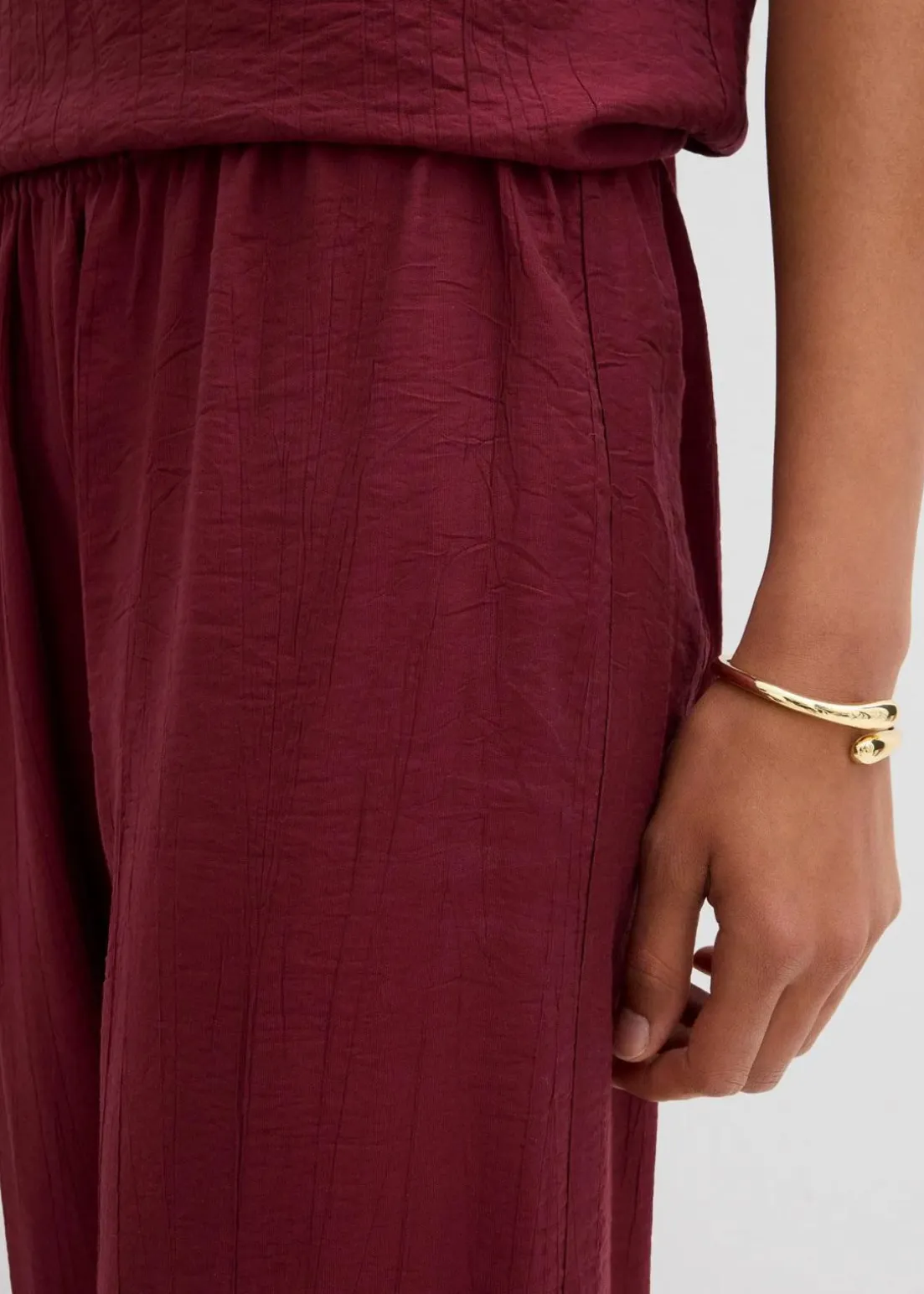 Schlupfhose aus strukturiertem Viskose-Mix