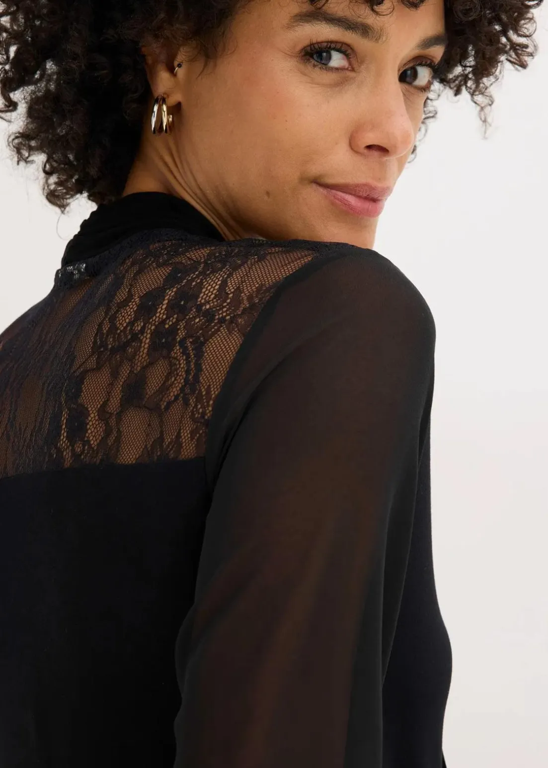 Schluppenshirt mit Spitze