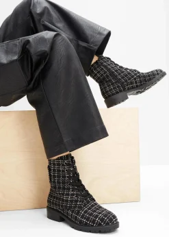 Schnürboots in Bouclé-Optik