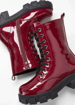 Schnürboots in Lack-Optik