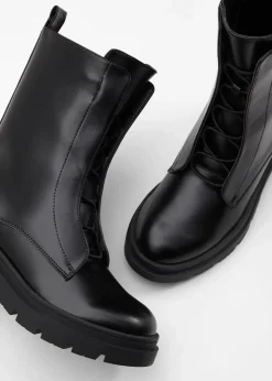 Schnürboots mit Profilsohle