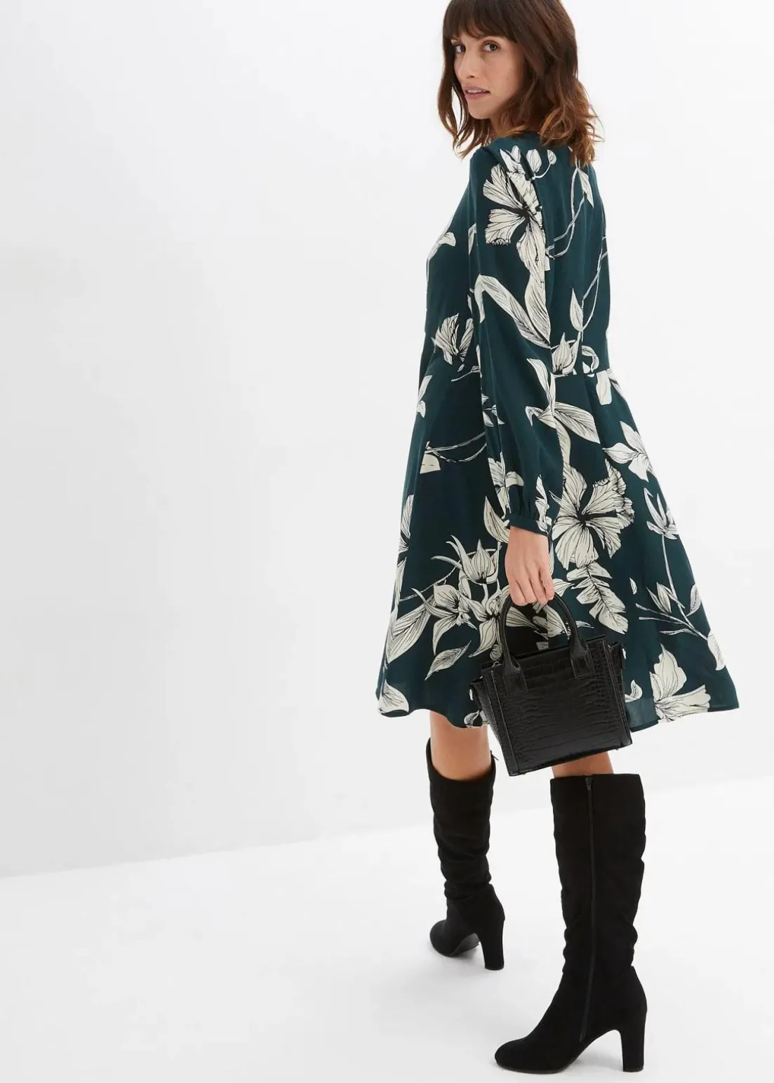 Schwingendes Kleid aus Viskose