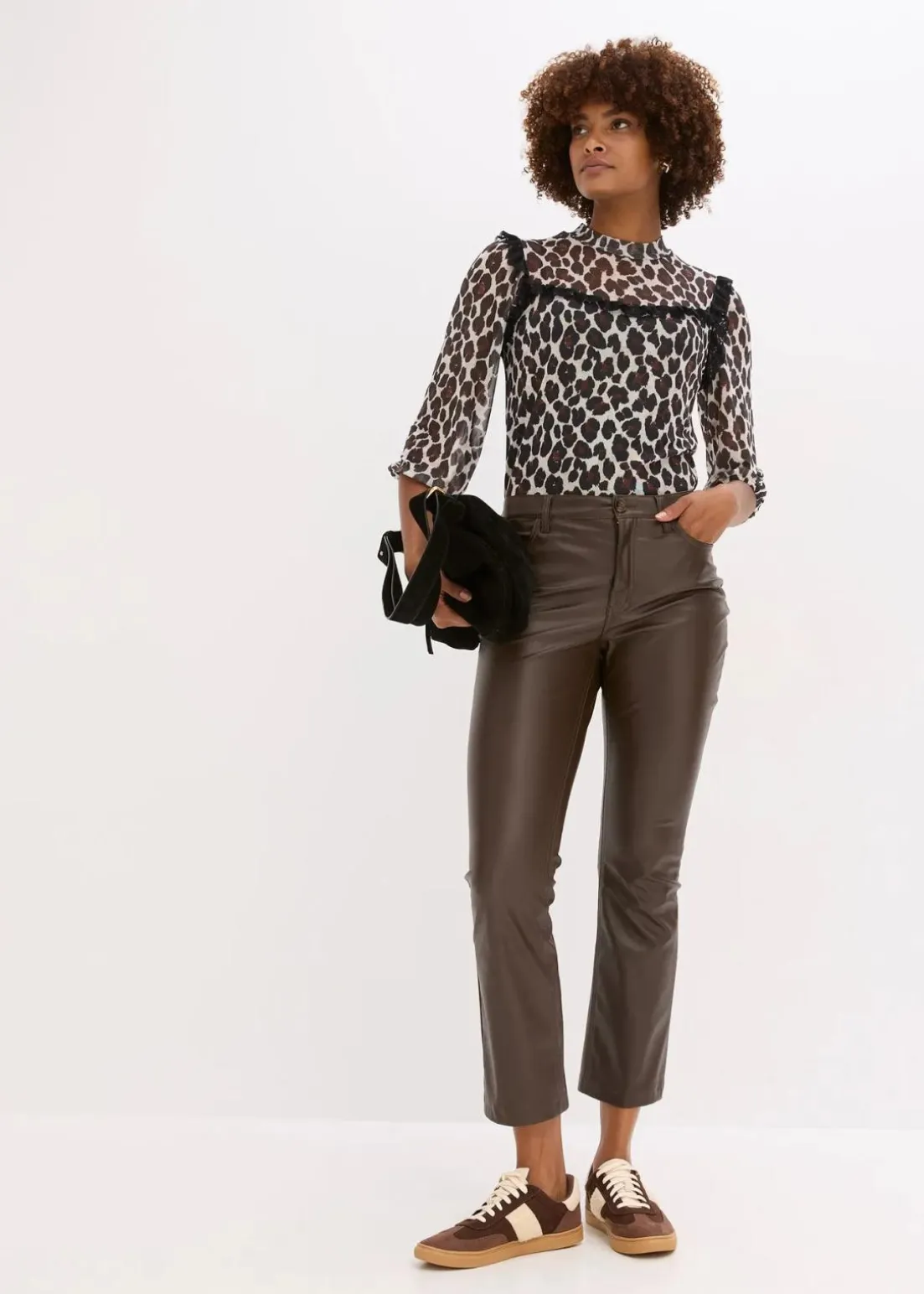 Shirt aus softem Mesh mit Spitze