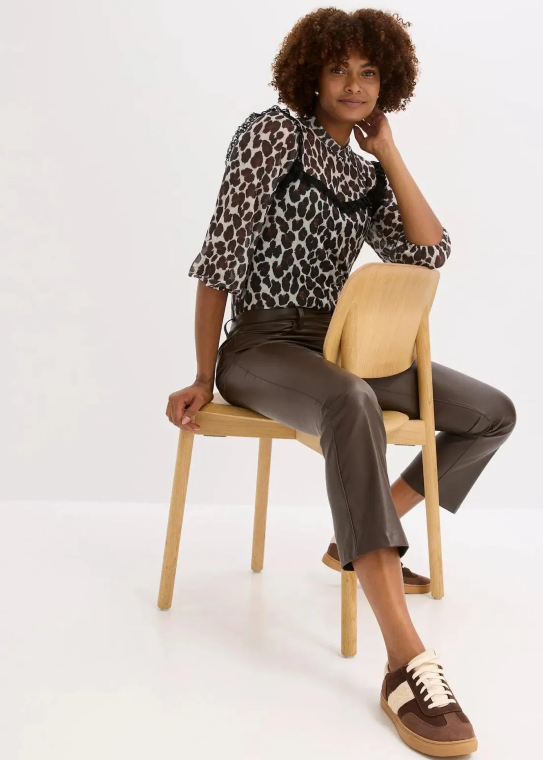 Shirt aus softem Mesh mit Spitze