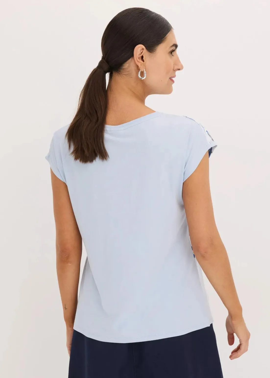 Shirt mit überschnittenen Schultern