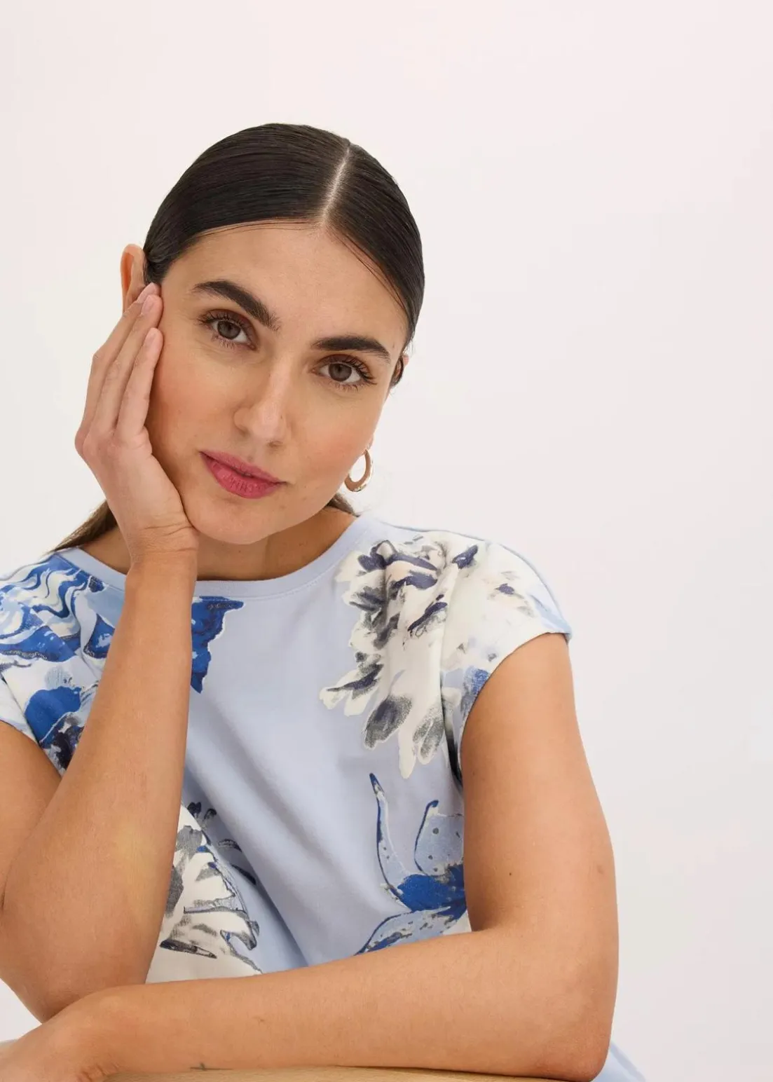 Shirt mit überschnittenen Schultern