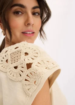 Shirt mit Häkeleinsätzen