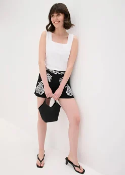 Shorts mit Stickerei aus softem Viskose Mix