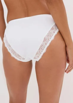 Slip mit zarter Spitze