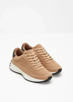 Sneaker mit Profilsohle