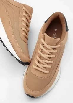 Sneaker mit Profilsohle