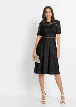 Spitzenkleid mit Häkeleinsatz