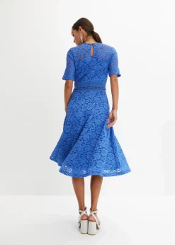 Spitzenkleid mit Häkeleinsatz