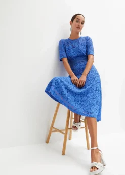 Spitzenkleid mit Häkeleinsatz