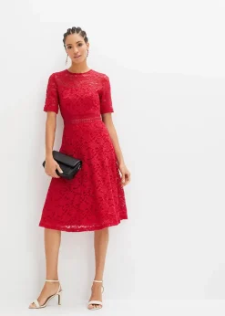 Spitzenkleid mit Häkeleinsatz