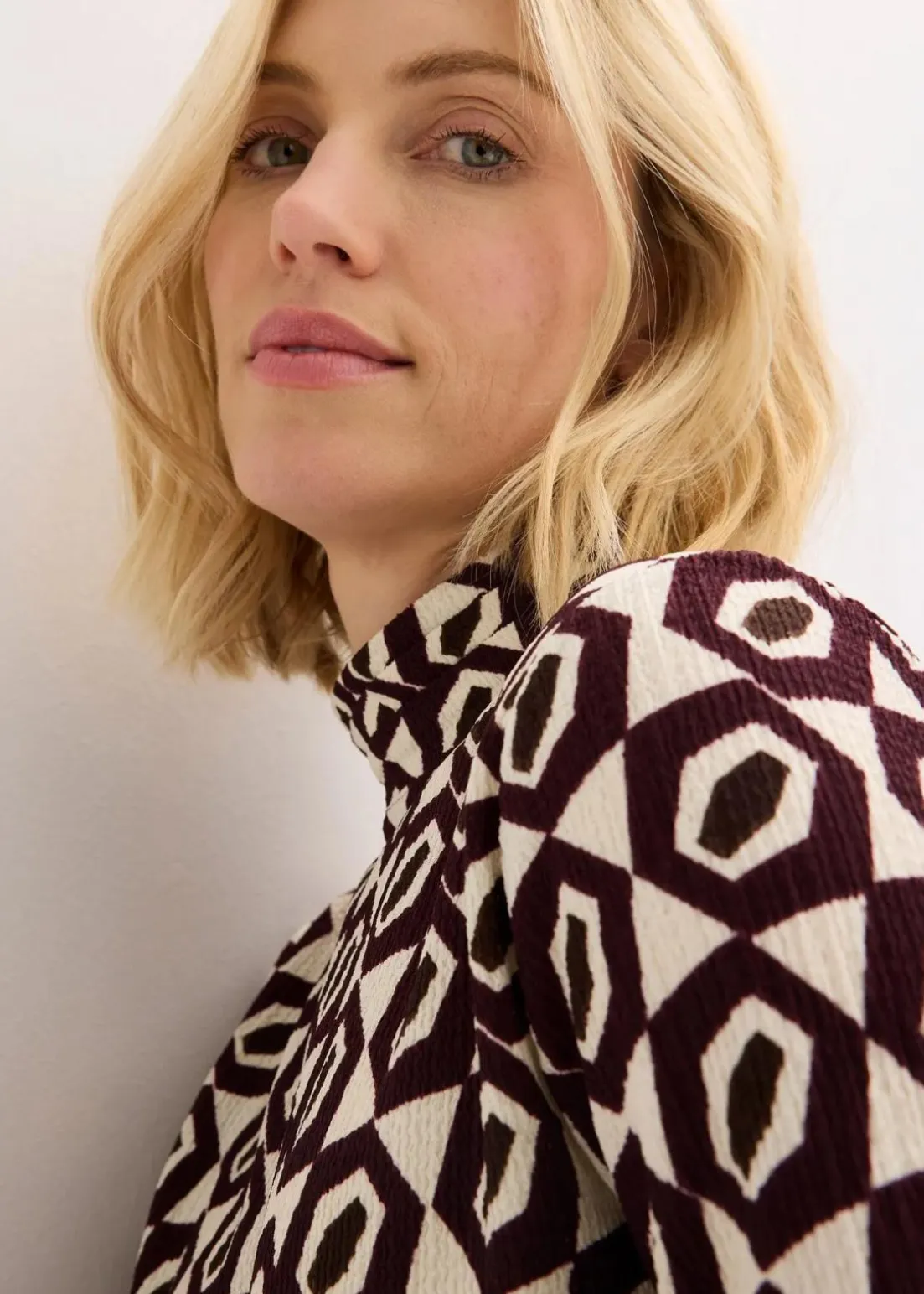 Stehkragenshirt mit Struktur