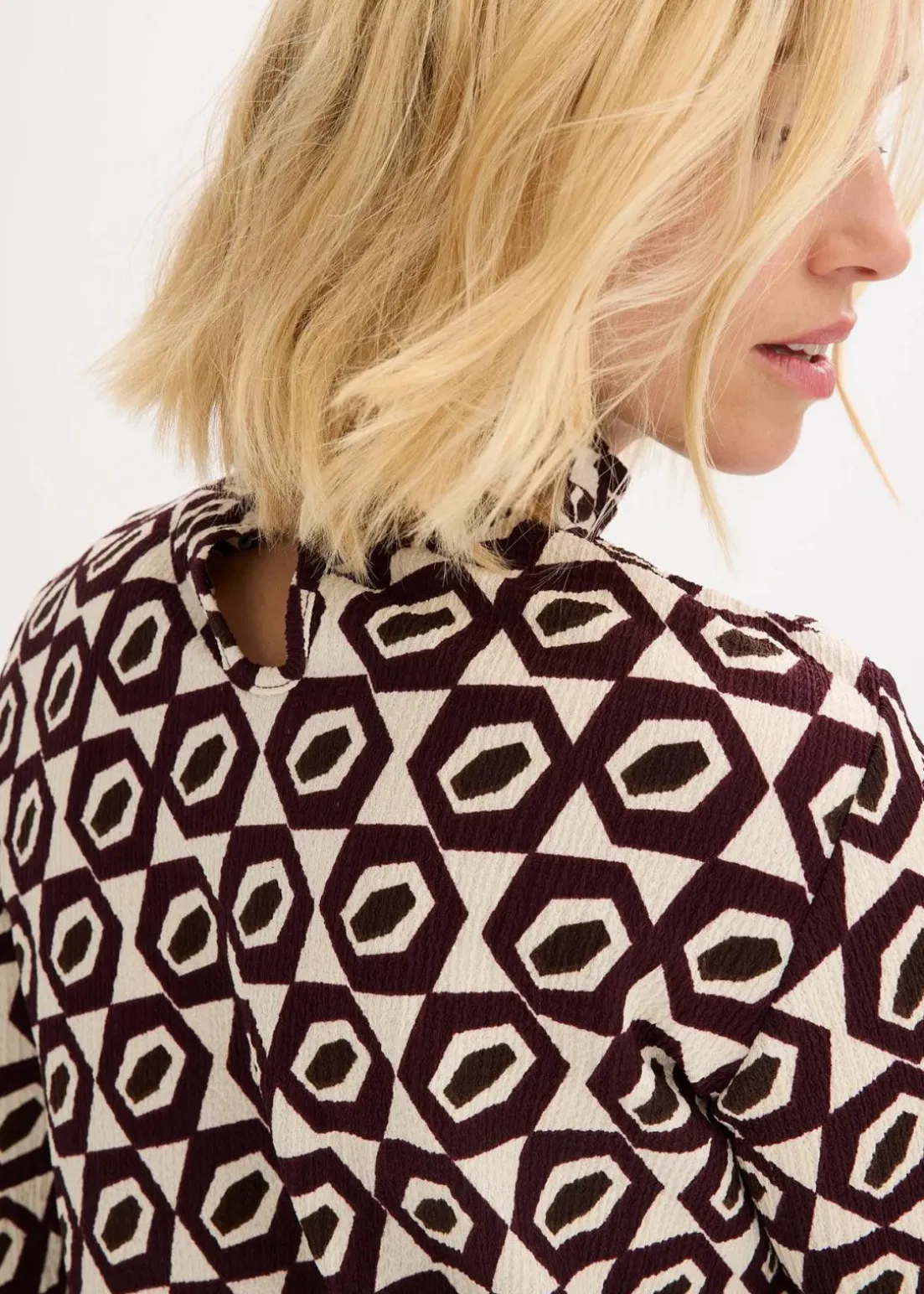 Stehkragenshirt mit Struktur