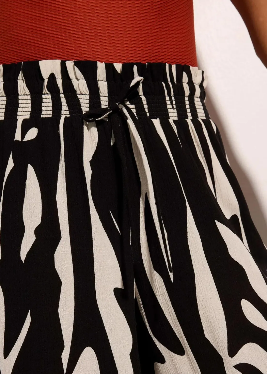 Strandhose aus fließender Viskose