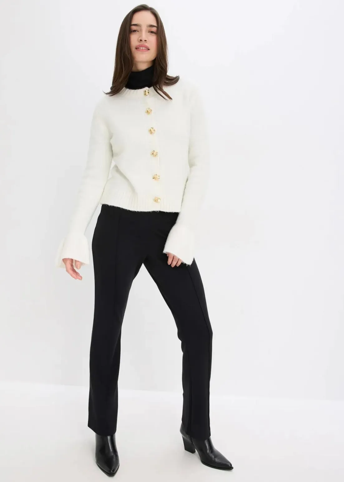 Strickjacke mit dekorativen Knöpfen